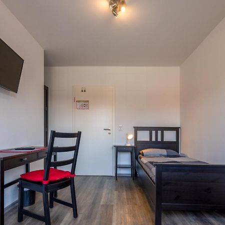 Gaestehaus Olympia Wilhelmshaven - Moderne Einzelzimmer Mit Eigenem Bad Fuer Monteure Schortens Ngoại thất bức ảnh