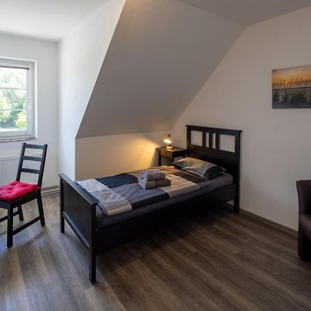 Gaestehaus Olympia Wilhelmshaven - Moderne Einzelzimmer Mit Eigenem Bad Fuer Monteure Schortens Ngoại thất bức ảnh