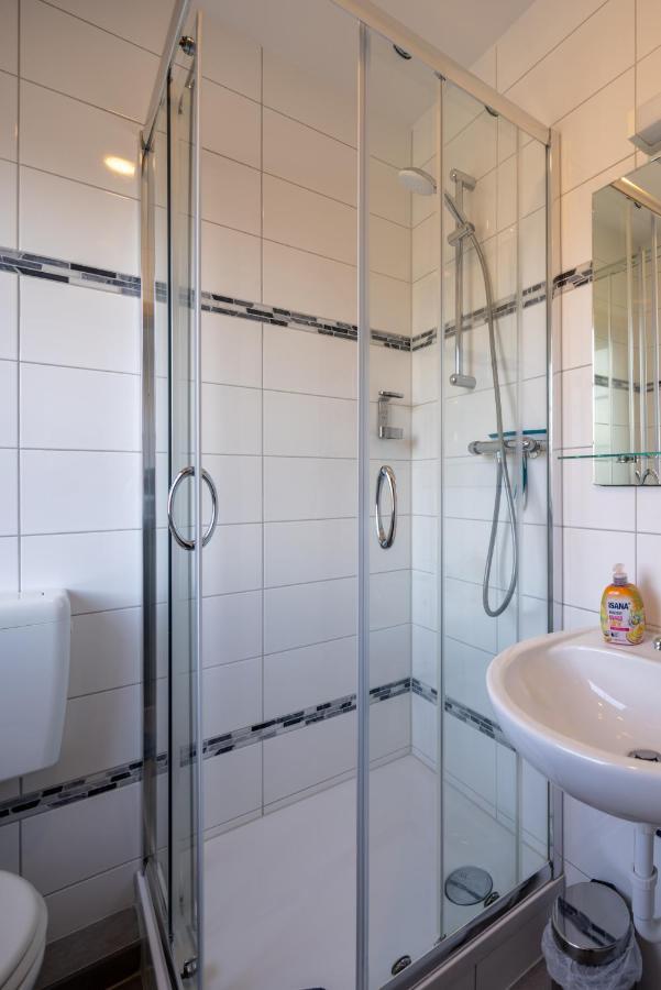 Gaestehaus Olympia Wilhelmshaven - Moderne Einzelzimmer Mit Eigenem Bad Fuer Monteure Schortens Ngoại thất bức ảnh