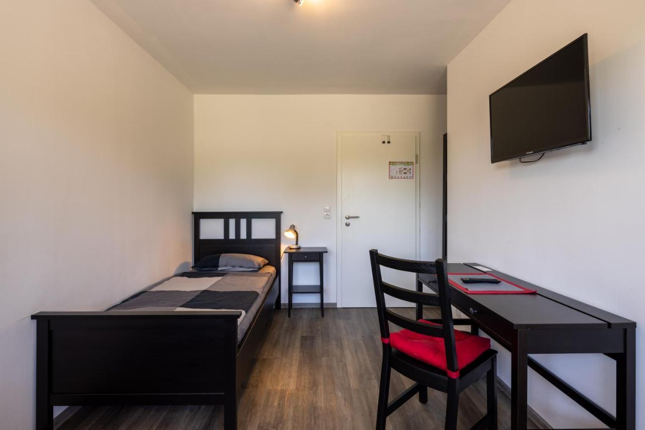 Gaestehaus Olympia Wilhelmshaven - Moderne Einzelzimmer Mit Eigenem Bad Fuer Monteure Schortens Ngoại thất bức ảnh